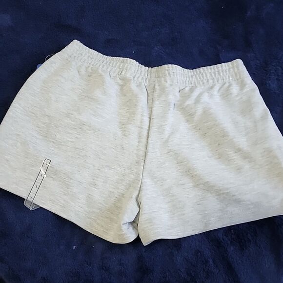 Girl's Champion Sweat Shorts NWT - Picture 3 of 4